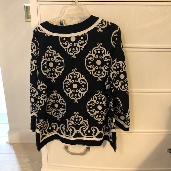 Style & Co size L geometric top. Black and white. - Picture 2 of 3
